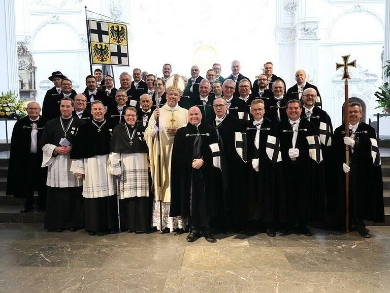 Gruppenfoto in Kirche