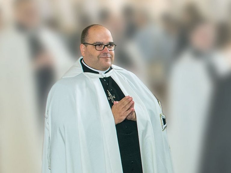 Priesterweihe - herausgestellter Priester